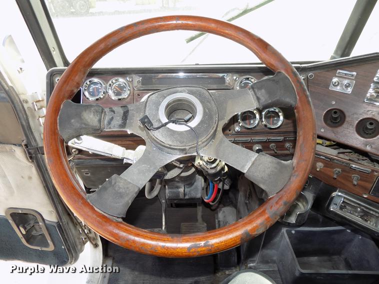 image for item DB8606 1999 Freightliner FLD112 semi truck