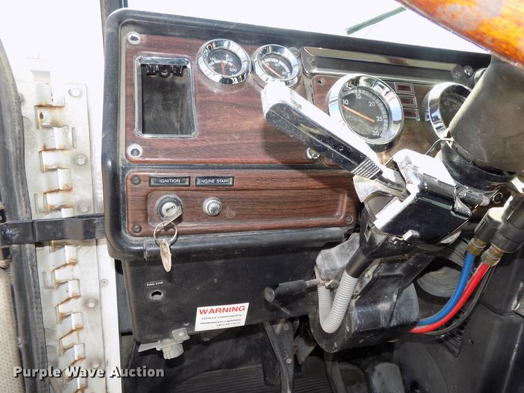 image for item DB8606 1999 Freightliner FLD112 semi truck