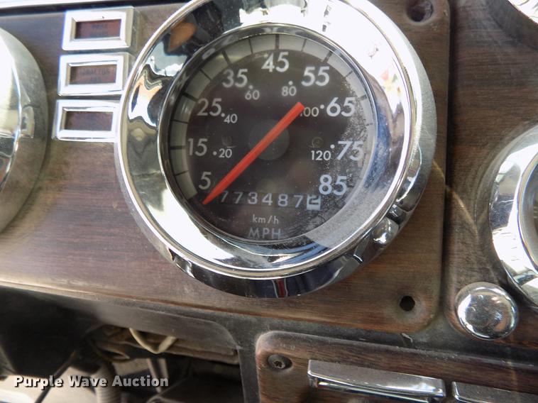 image for item DB8606 1999 Freightliner FLD112 semi truck