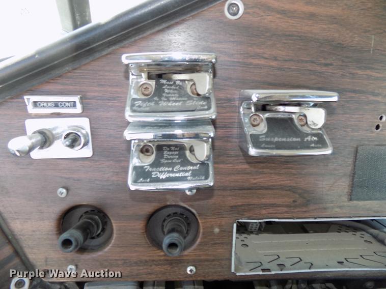 image for item DB8606 1999 Freightliner FLD112 semi truck