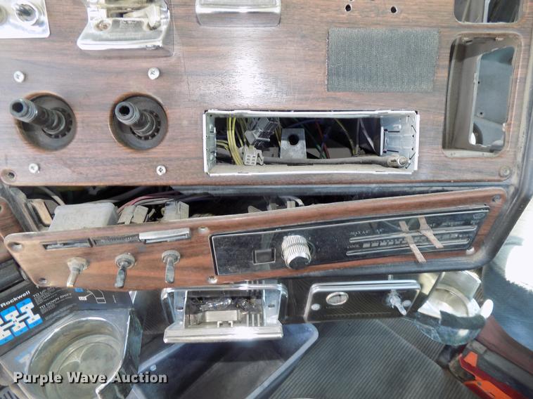 image for item DB8606 1999 Freightliner FLD112 semi truck