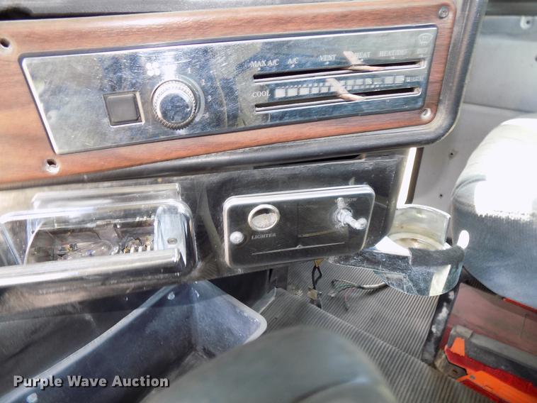 image for item DB8606 1999 Freightliner FLD112 semi truck