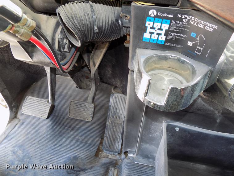 image for item DB8606 1999 Freightliner FLD112 semi truck