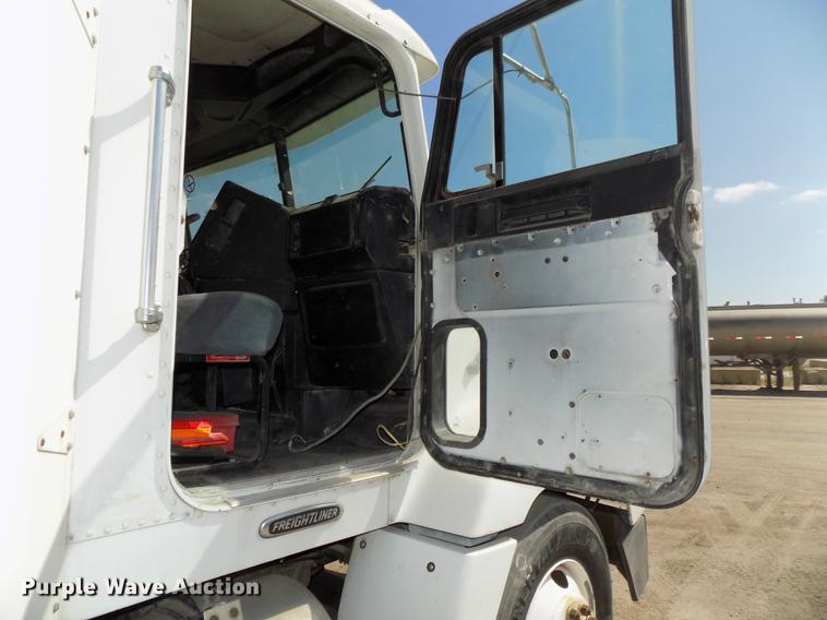 image for item DB8606 1999 Freightliner FLD112 semi truck