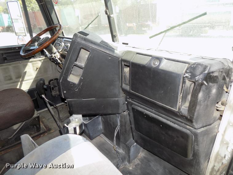 image for item DB8606 1999 Freightliner FLD112 semi truck