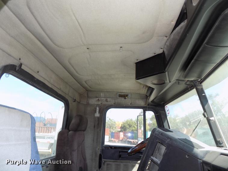 image for item DB8606 1999 Freightliner FLD112 semi truck