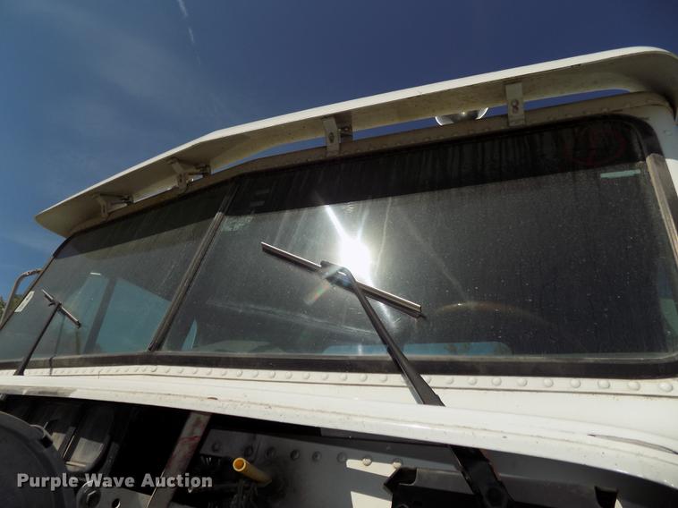 image for item DB8606 1999 Freightliner FLD112 semi truck