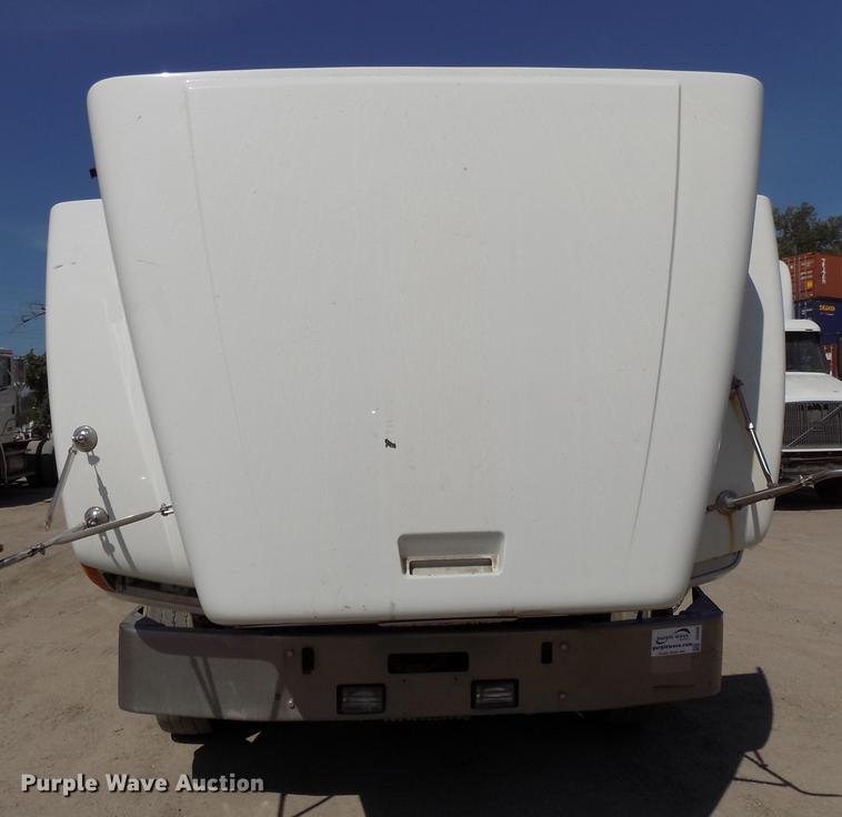 image for item DB8606 1999 Freightliner FLD112 semi truck