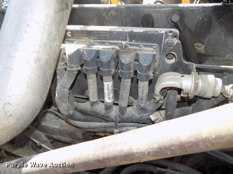 image for item DB8606 1999 Freightliner FLD112 semi truck