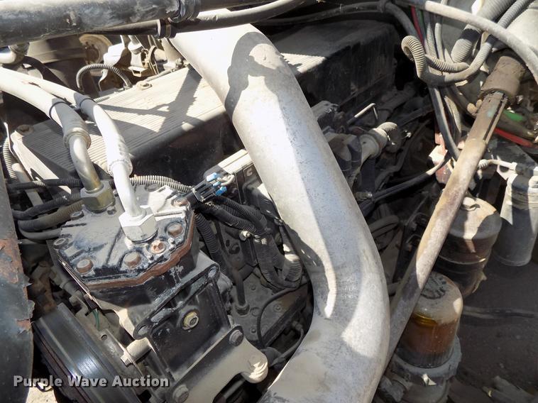 image for item DB8606 1999 Freightliner FLD112 semi truck