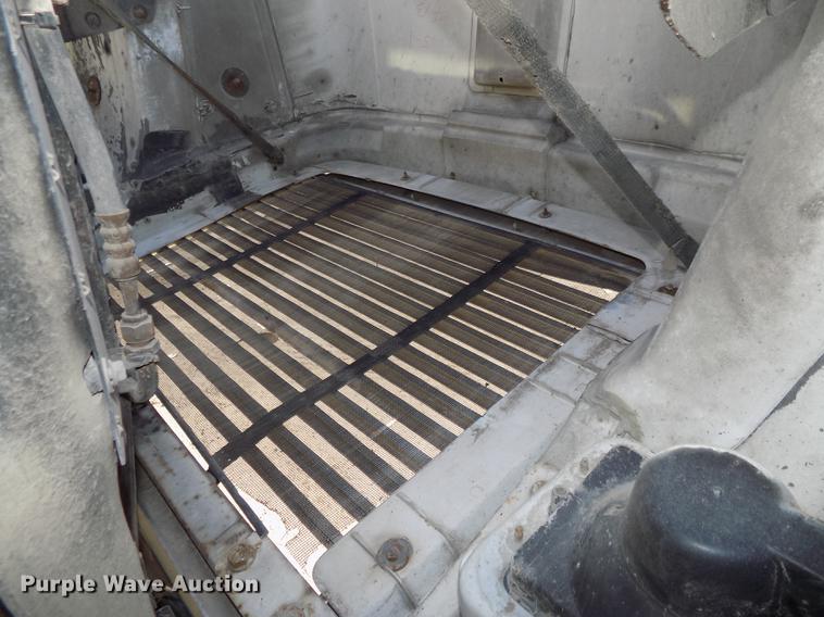 image for item DB8606 1999 Freightliner FLD112 semi truck