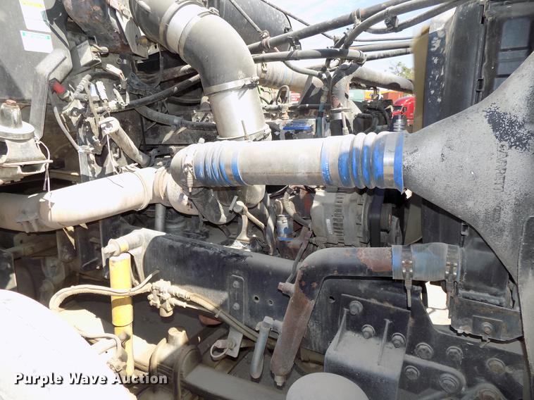 image for item DB8606 1999 Freightliner FLD112 semi truck