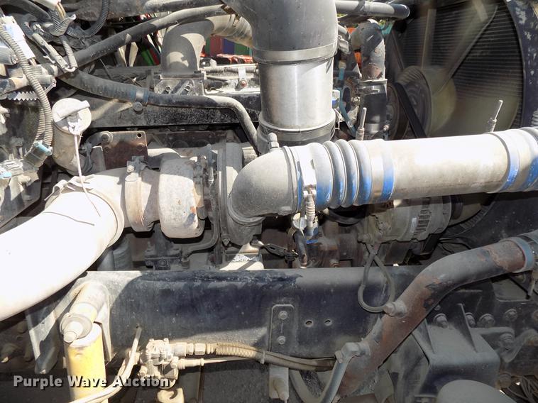 image for item DB8606 1999 Freightliner FLD112 semi truck