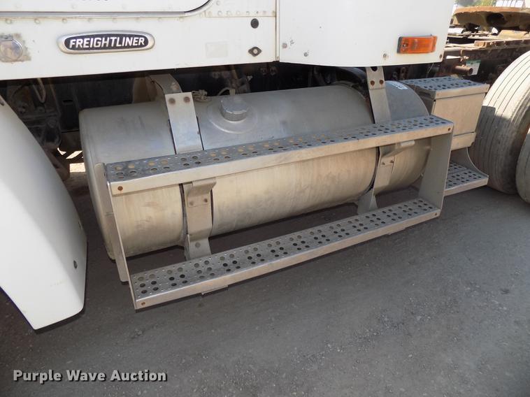 image for item DB8606 1999 Freightliner FLD112 semi truck