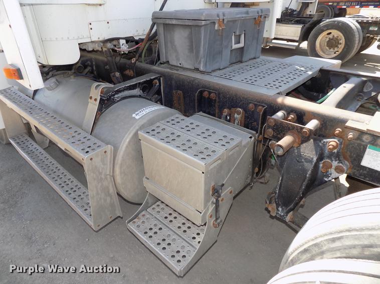 image for item DB8606 1999 Freightliner FLD112 semi truck