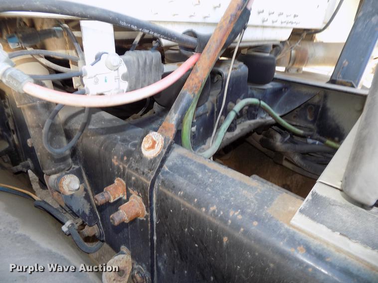 image for item DB8606 1999 Freightliner FLD112 semi truck