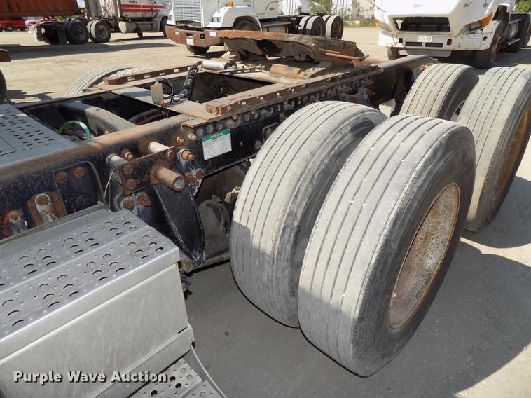 image for item DB8606 1999 Freightliner FLD112 semi truck