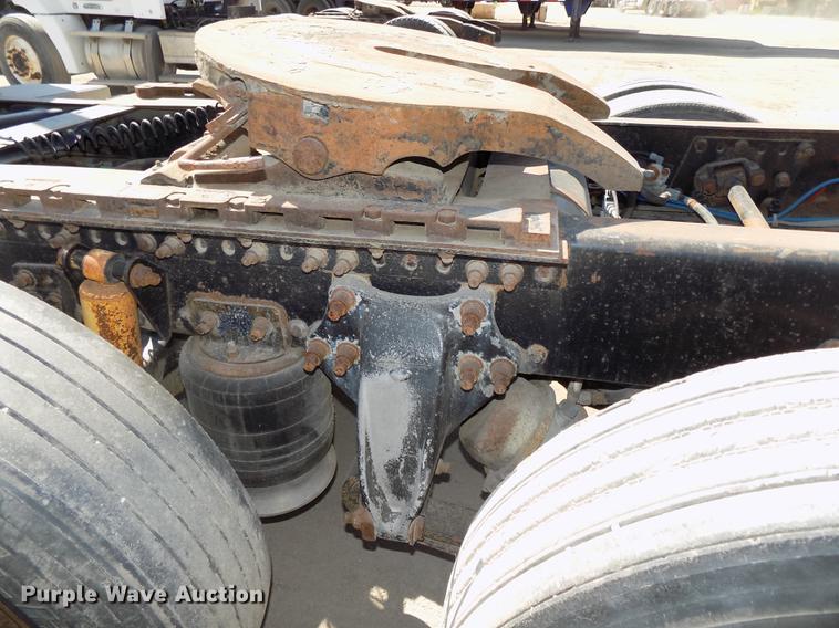 image for item DB8606 1999 Freightliner FLD112 semi truck