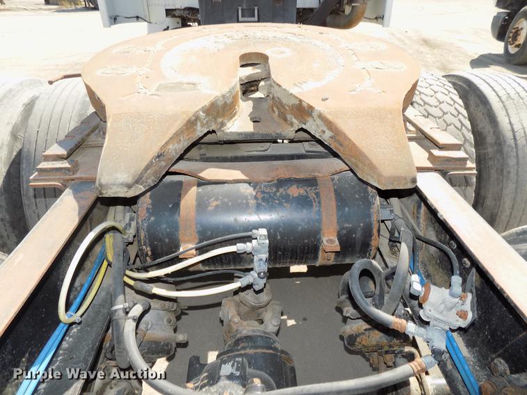 image for item DB8606 1999 Freightliner FLD112 semi truck