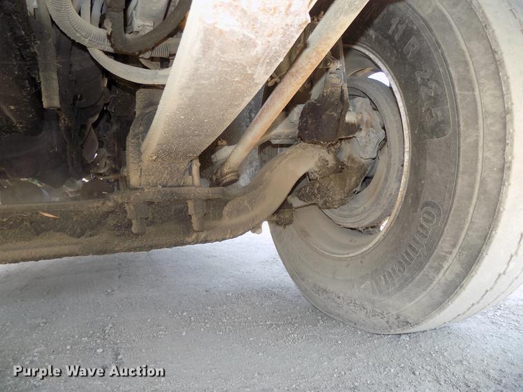 image for item DB8606 1999 Freightliner FLD112 semi truck