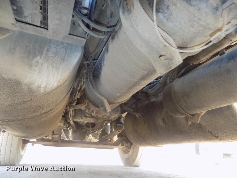 image for item DB8606 1999 Freightliner FLD112 semi truck