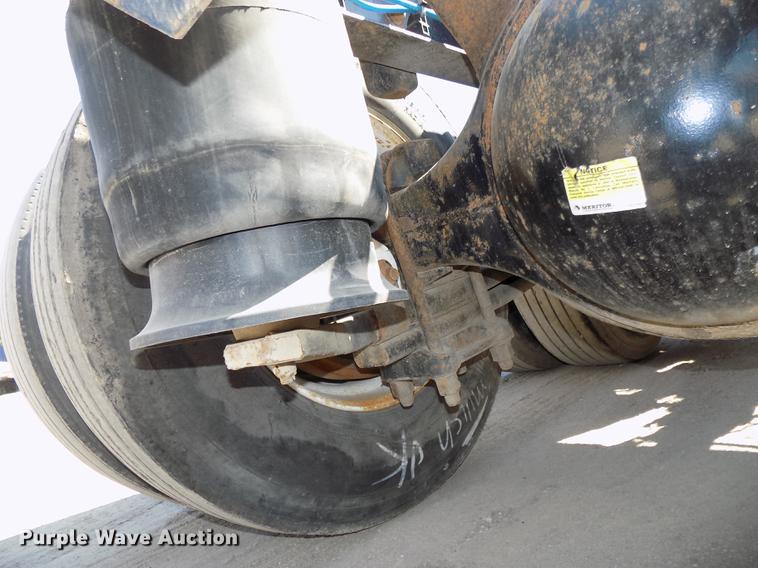 image for item DB8606 1999 Freightliner FLD112 semi truck