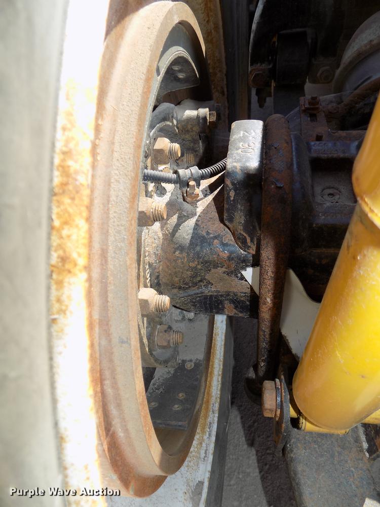 image for item DB8606 1999 Freightliner FLD112 semi truck