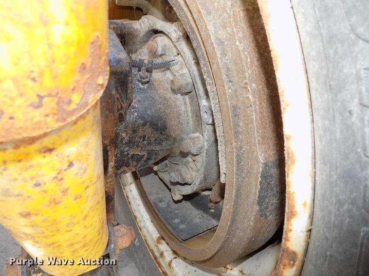 image for item DB8606 1999 Freightliner FLD112 semi truck