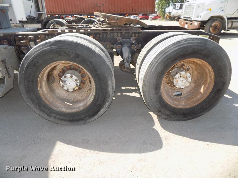 image for item DB8606 1999 Freightliner FLD112 semi truck