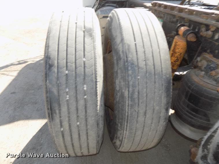 image for item DB8606 1999 Freightliner FLD112 semi truck