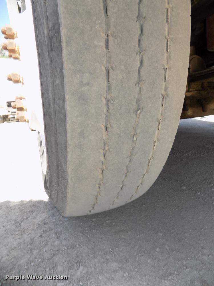 image for item DB8606 1999 Freightliner FLD112 semi truck