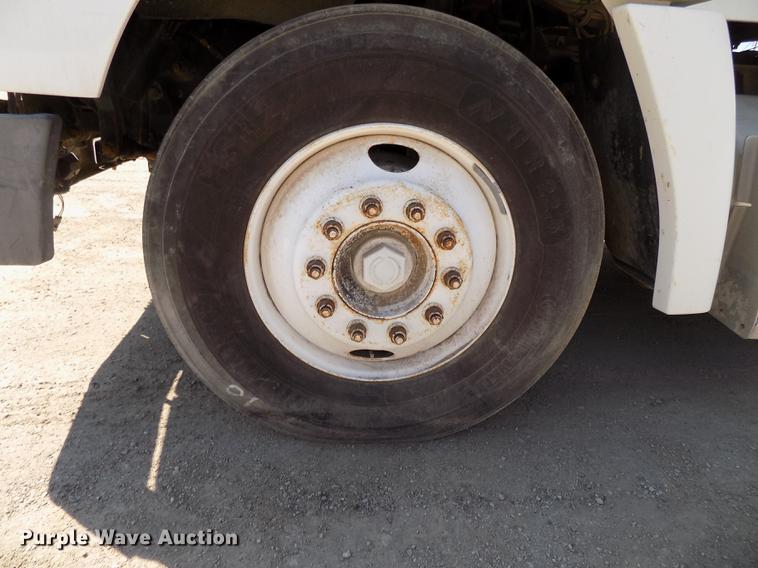 image for item DB8606 1999 Freightliner FLD112 semi truck