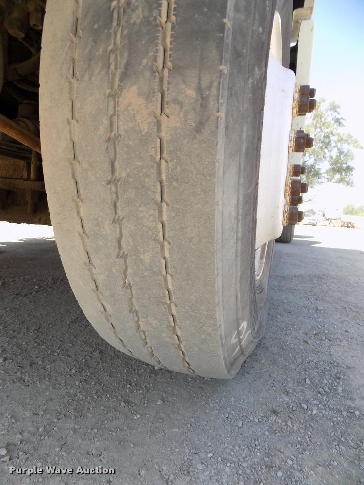 image for item DB8606 1999 Freightliner FLD112 semi truck