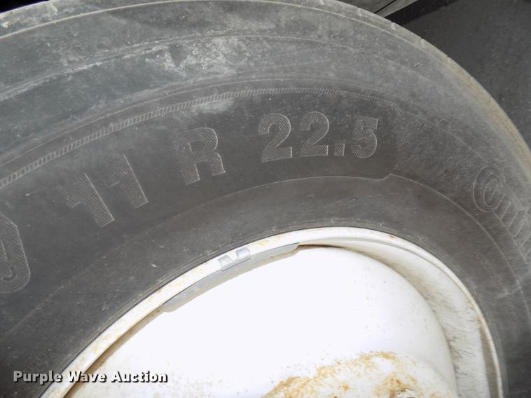 image for item DB8606 1999 Freightliner FLD112 semi truck