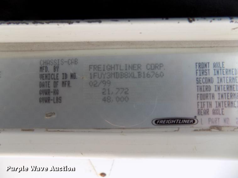 image for item DB8606 1999 Freightliner FLD112 semi truck