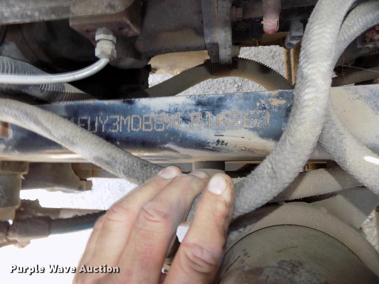 image for item DB8606 1999 Freightliner FLD112 semi truck