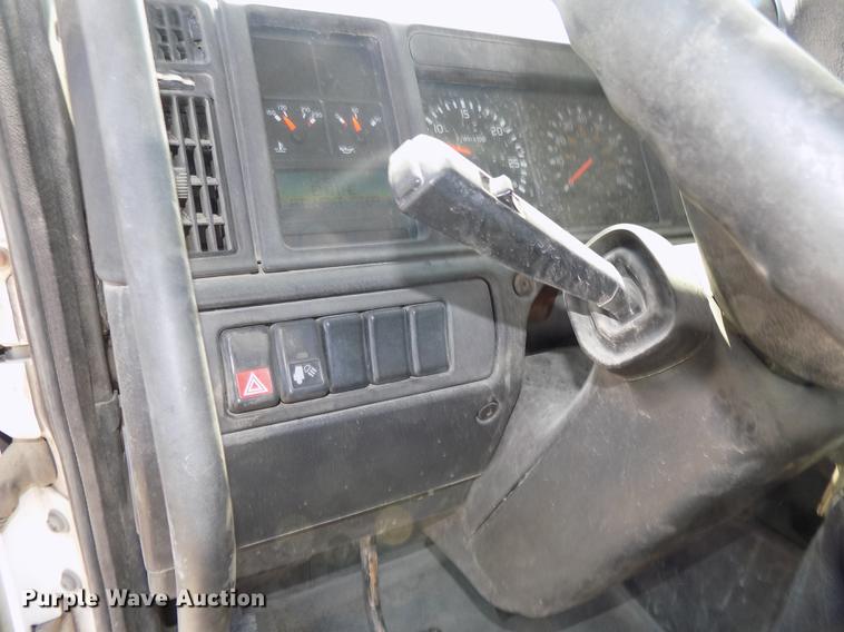 image for item DB8607 2000 Volvo VN semi truck