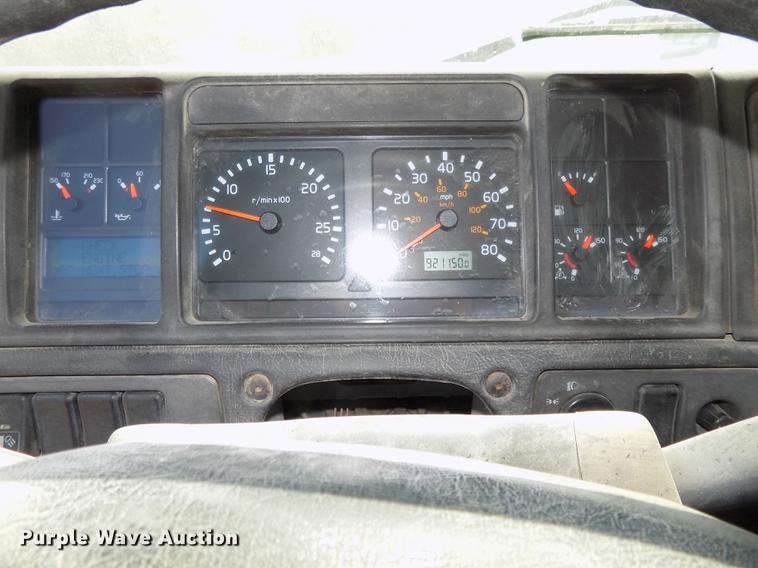 image for item DB8607 2000 Volvo VN semi truck