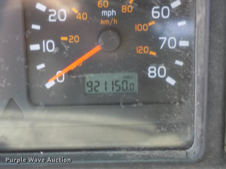 image for item DB8607 2000 Volvo VN semi truck