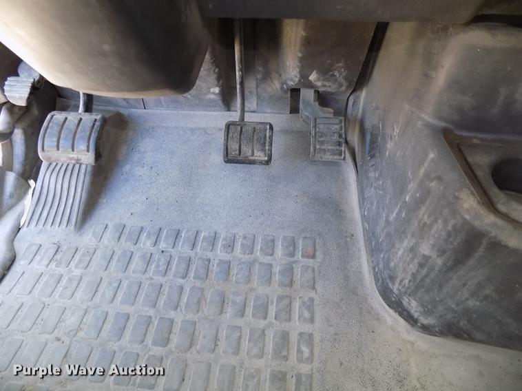 image for item DB8607 2000 Volvo VN semi truck