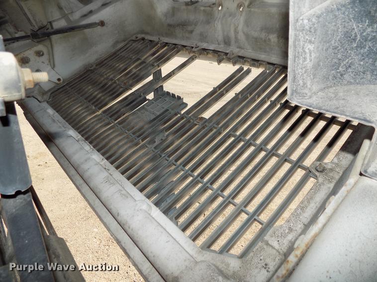 image for item DB8607 2000 Volvo VN semi truck