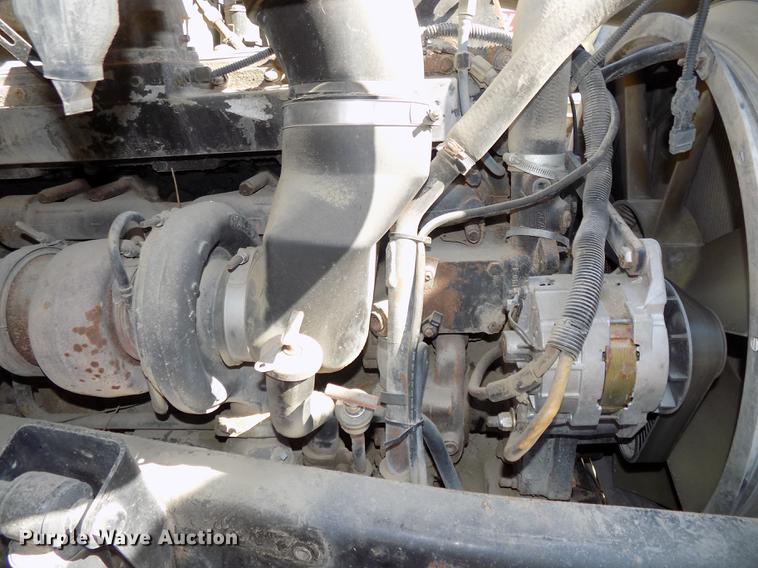 image for item DB8607 2000 Volvo VN semi truck