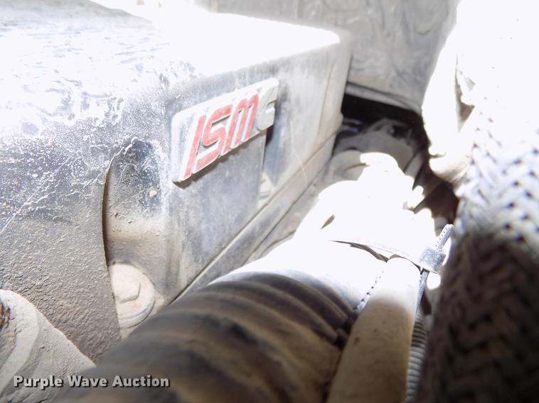 image for item DB8607 2000 Volvo VN semi truck