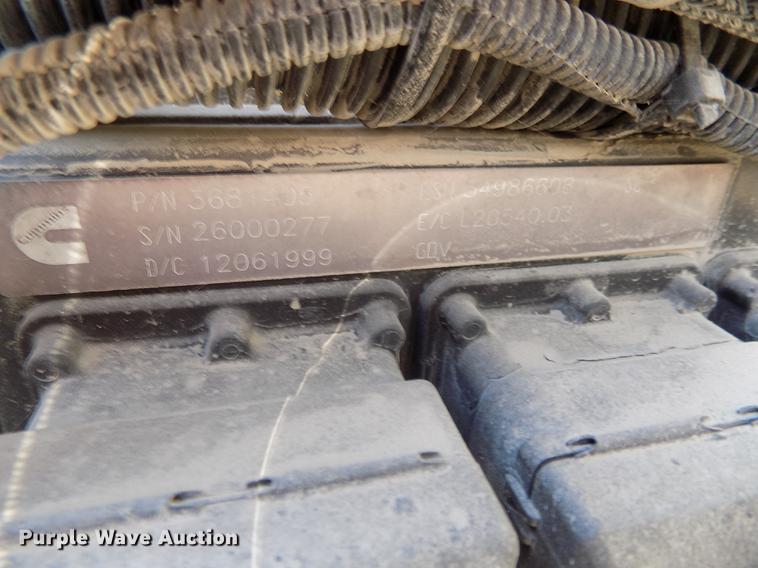 image for item DB8607 2000 Volvo VN semi truck