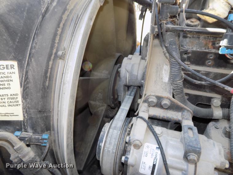 image for item DB8607 2000 Volvo VN semi truck