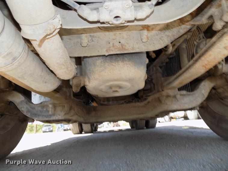 image for item DB8607 2000 Volvo VN semi truck