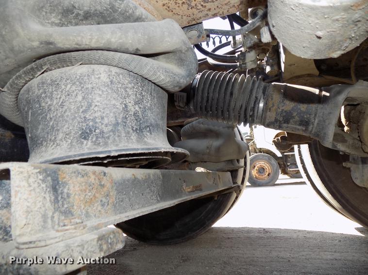 image for item DB8607 2000 Volvo VN semi truck