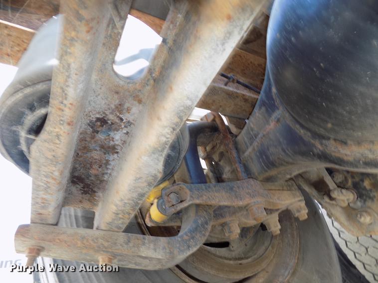 image for item DB8607 2000 Volvo VN semi truck