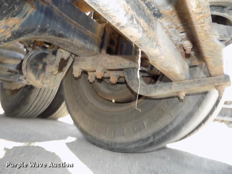 image for item DB8607 2000 Volvo VN semi truck