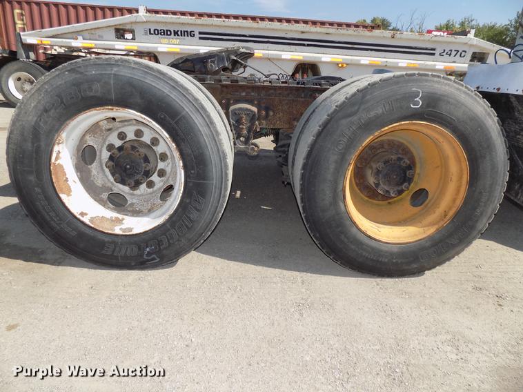 image for item DB8607 2000 Volvo VN semi truck